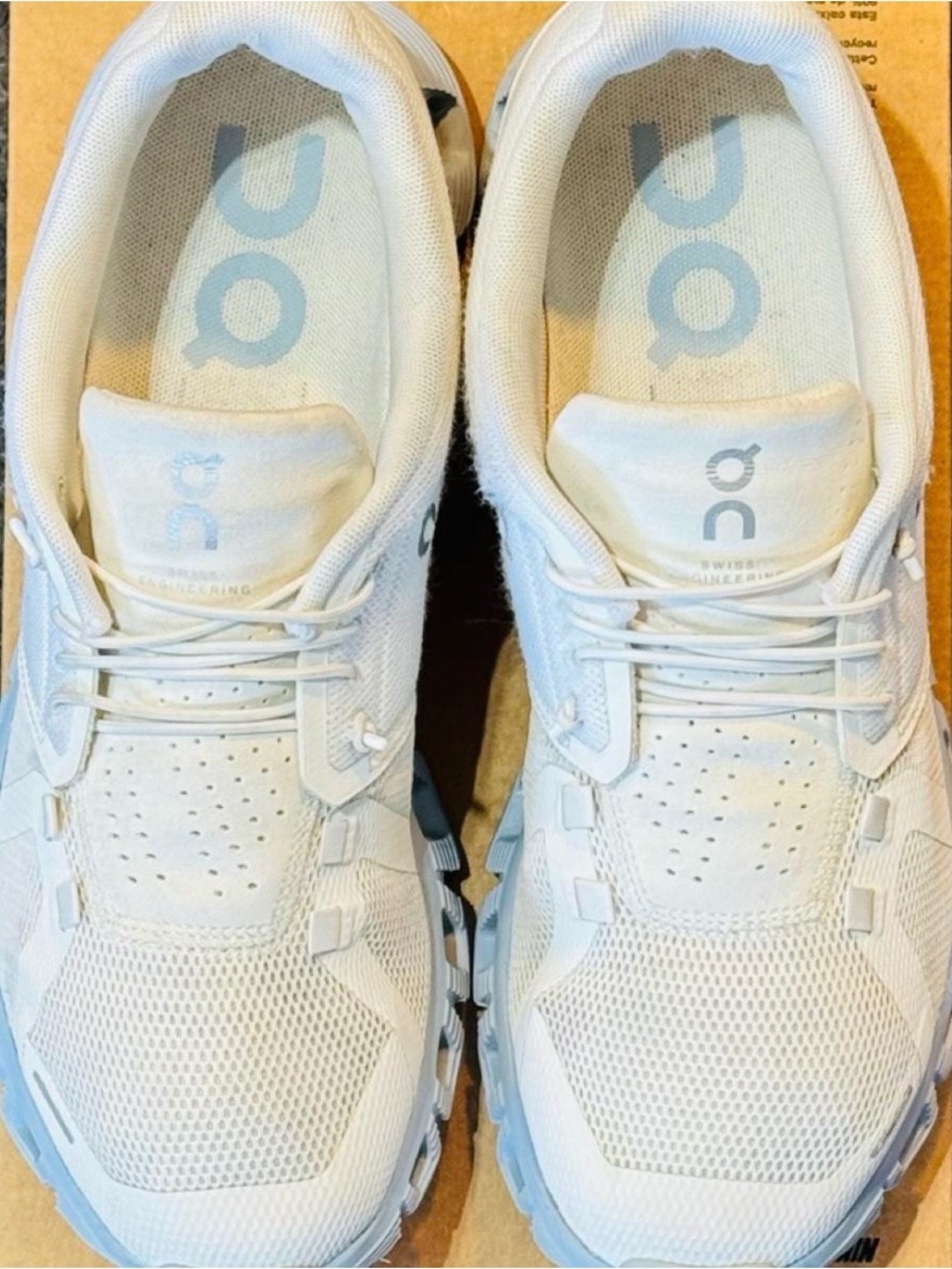 On Running women’s White and blue Cloudrunning Sneakers